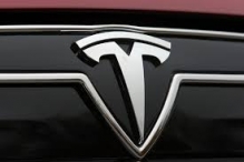 Tesla a prezentat masina electrica cu portiere 
